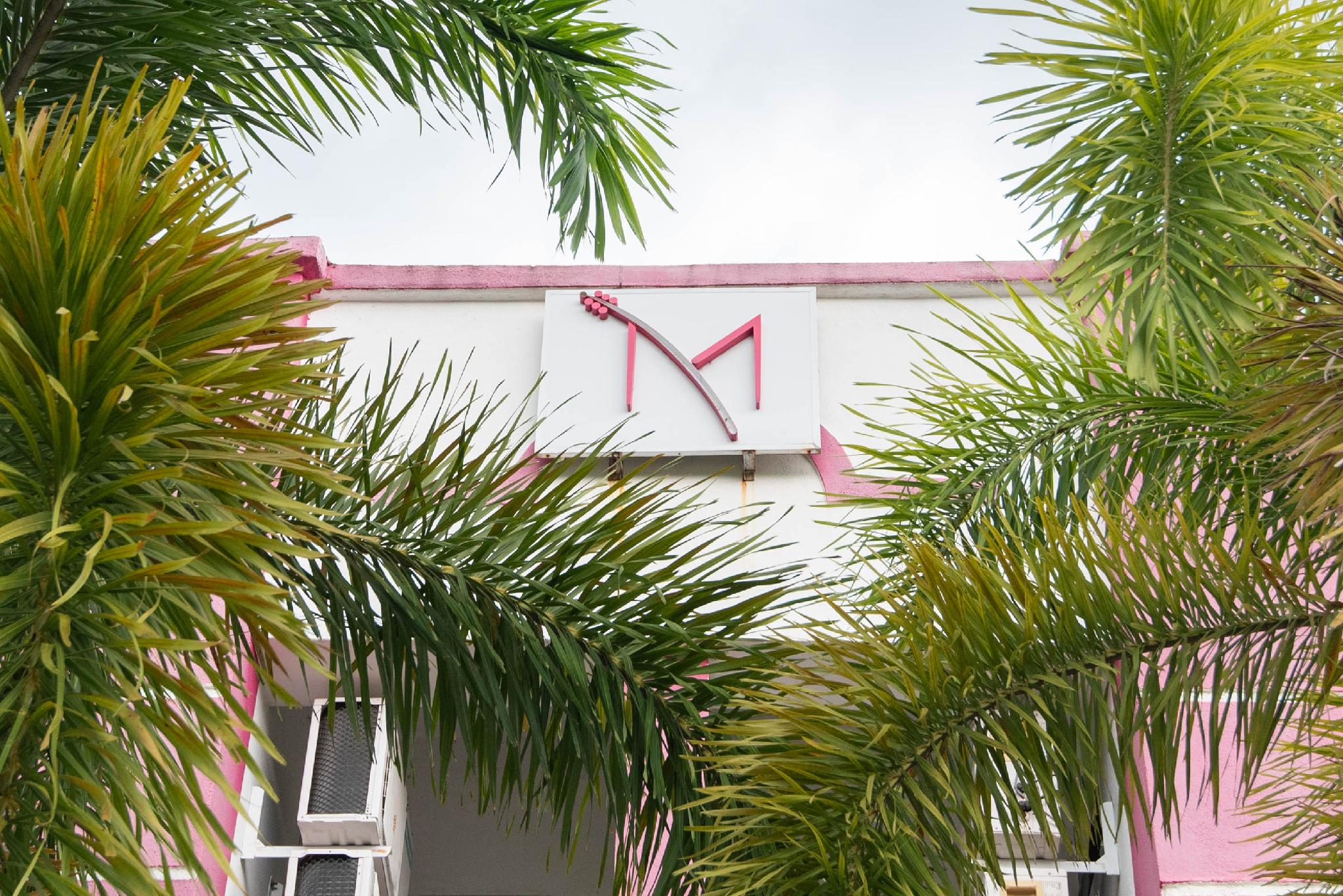 M MOTEL MERU